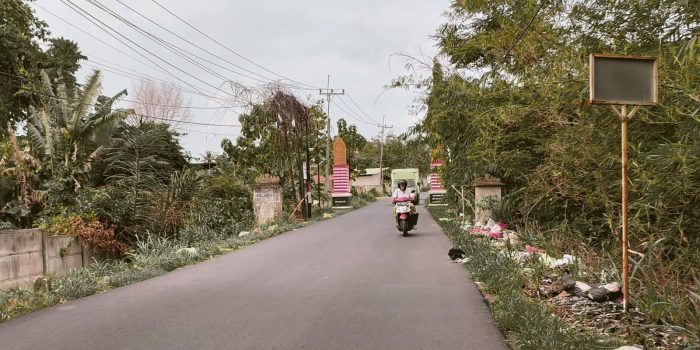 Tumpukan Sampah Di Perbatasan Desa Fajar Baru dan Karang Sari Menjadi Ancaman Lingkungan