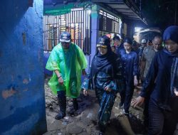 Diguyur Hujan Deras Tidak Menyurutkan Langkah Walikota Bandar Lampung Tinjau Lokasi Pasca Banjir