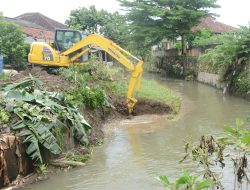 Normalisasi Sungai di bandar lampung guanakan alat berat