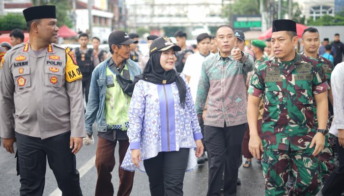 Walikota, Dandim 0410, dan Kapolresta Bandar Lampung Kompak Bagi-bagi Takjil