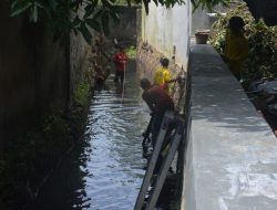 Satgas Penertiban Bangunan Pemerintah Kota Bandar Lampung, Tertibkan Puluhan Bangunan Yang Berdiri diatas Saluran Air